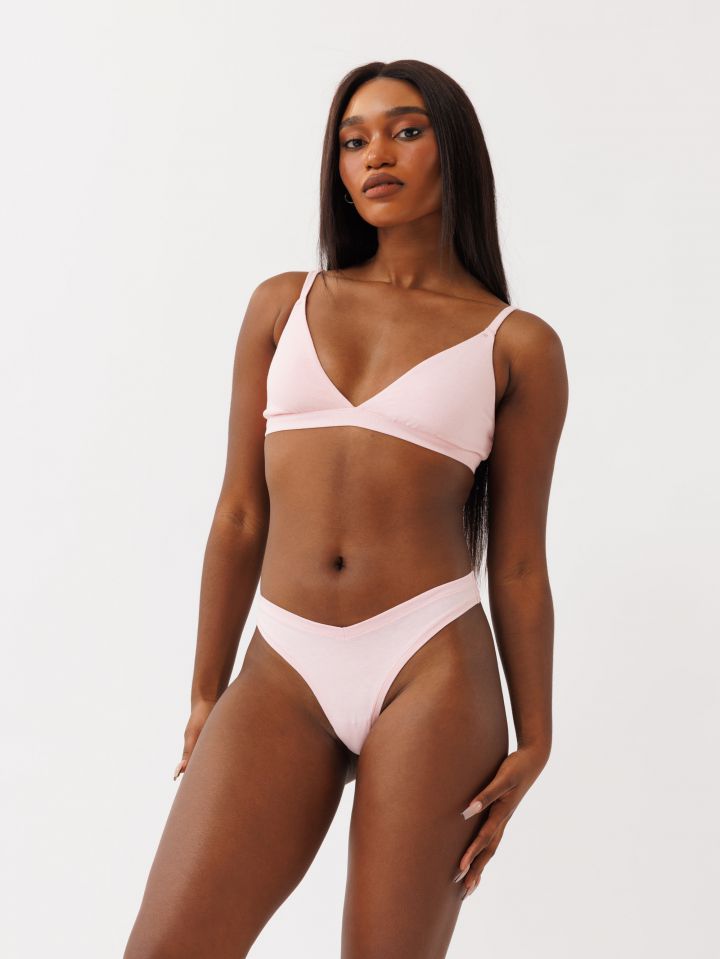 תחתוני חוטיני בגזרת וי טוטאל-סטרץ׳