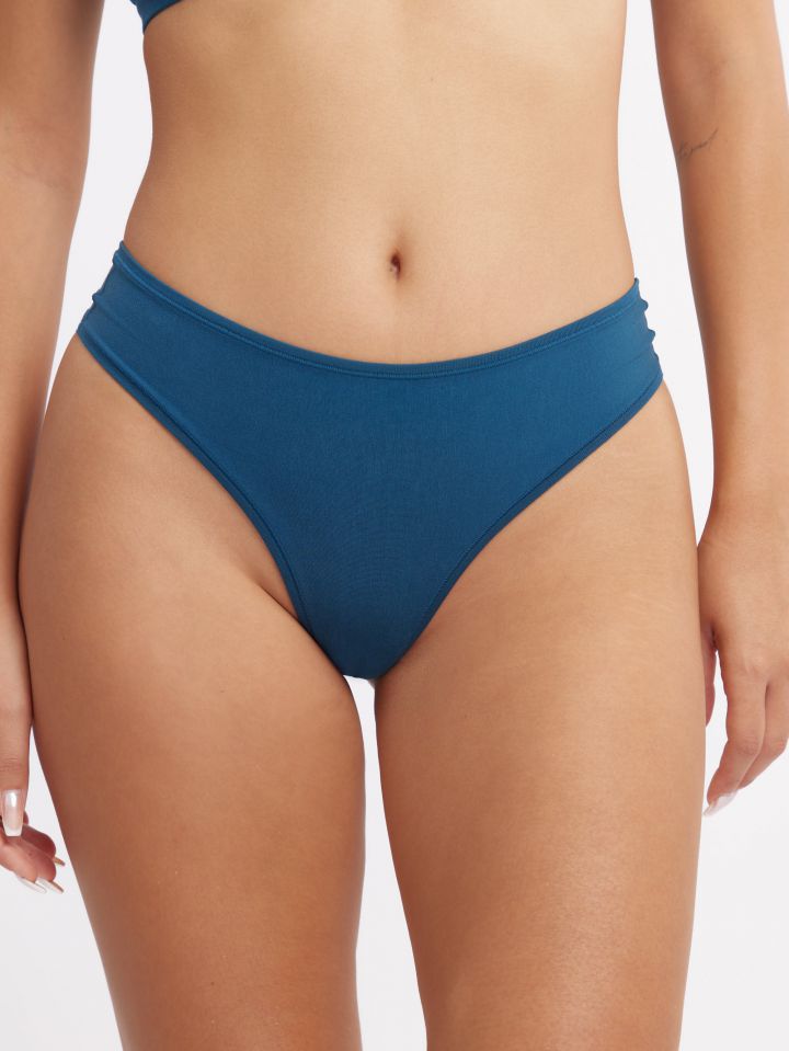 תחתוני חוטיני טוטאל סטרץ’