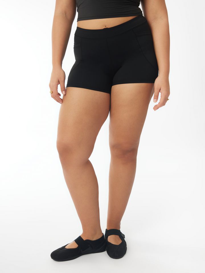 מכנסי טייץ׳ קצרים