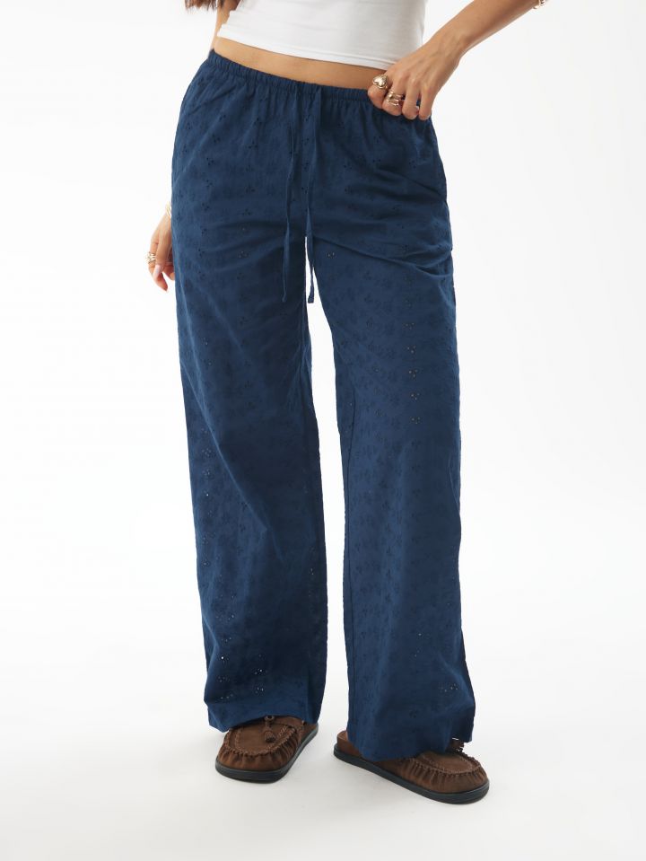 מכנסיים ארוכים תחרה שוויצרית