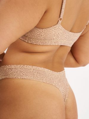 תחתוני חוטיני וי טוטאל-סטרץ’