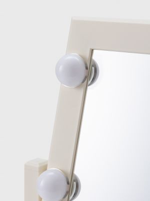 מראה עם אורות