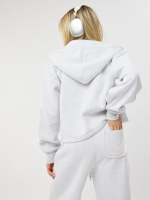 קפוצ׳ון יוניסקס בשילוב תחרה