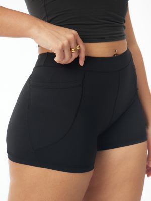 מכנסי טייץ׳ קצרים