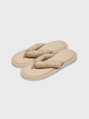 כפכפי אצבע בנדנה