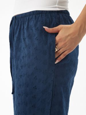 מכנסיים ארוכים תחרה שוויצרית