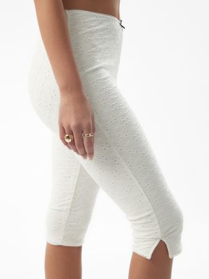 מכנסי קאפרי תחרה שוויצרית