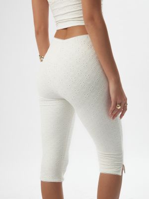 מכנסי קאפרי תחרה שוויצרית