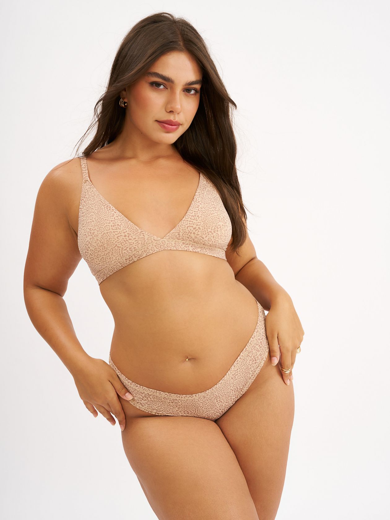 תחתוני חוטיני וי טוטאל-סטרץ’