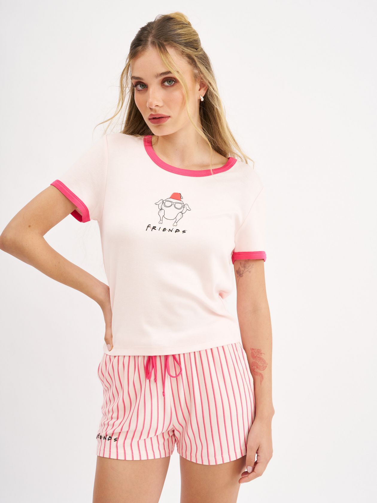 סט פיג׳מה קצר חברים