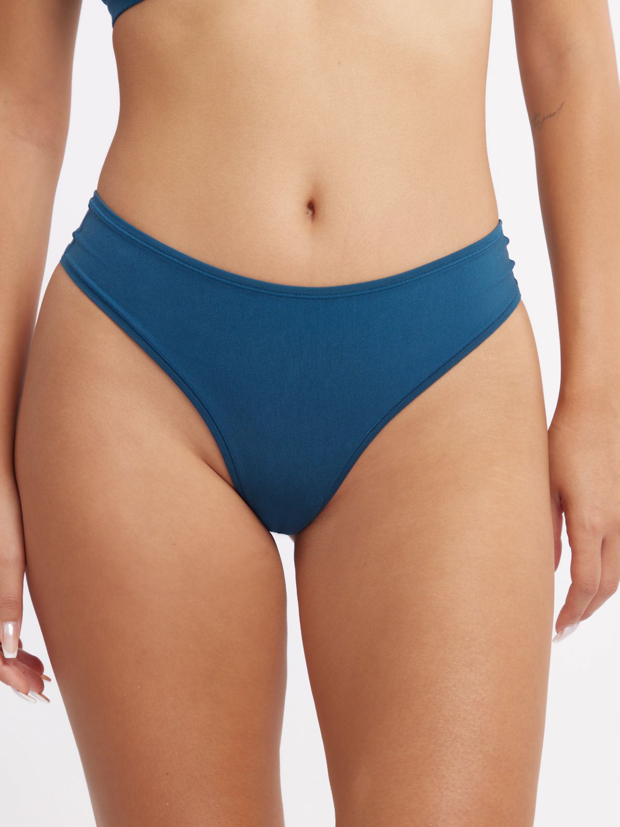 תחתוני חוטיני טוטאל סטרץ’