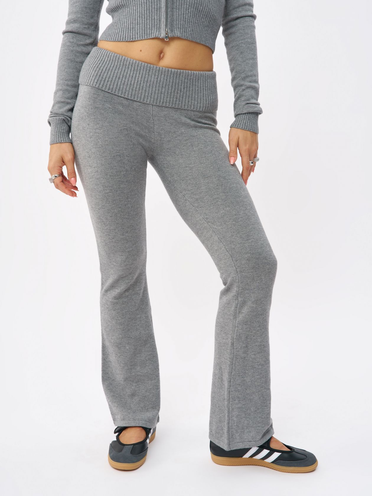 מכנסי סריג מתרחבים