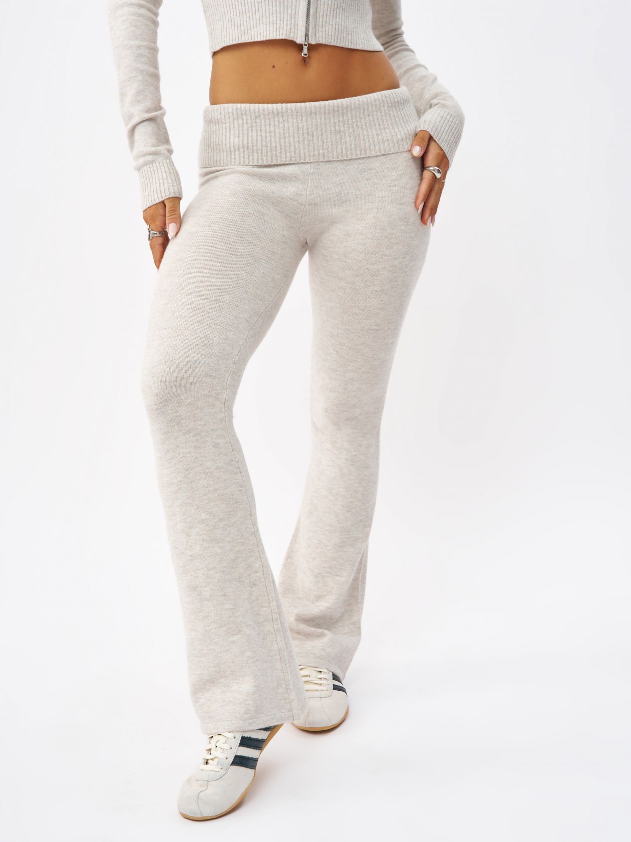 מכנסי סריג מתרחבים