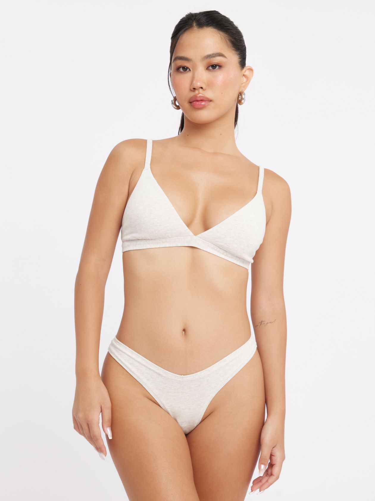 תחתוני חוטיני וי טוטאל סטרץ’