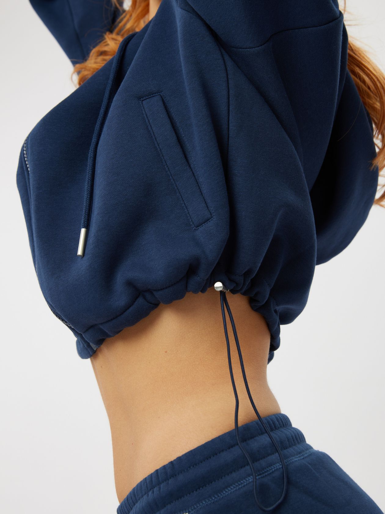 קפוצ׳ון יוניסקס בשילוב תחרה