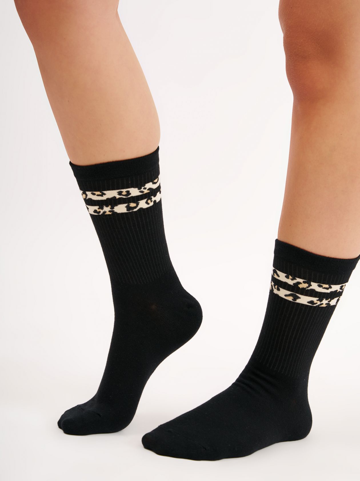 גרבי ספורט מנומרות