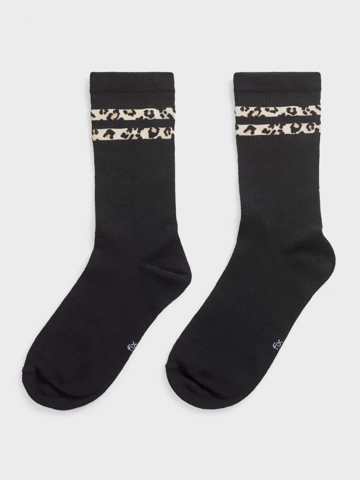 גרבי ספורט מנומרות