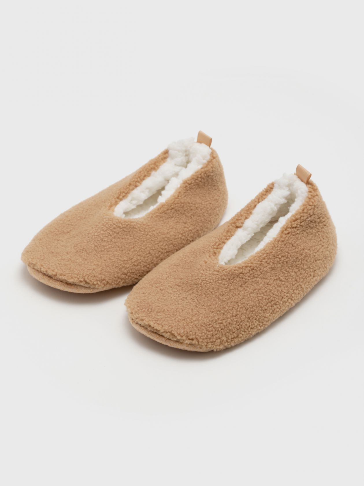 נעלי בית צמריריות