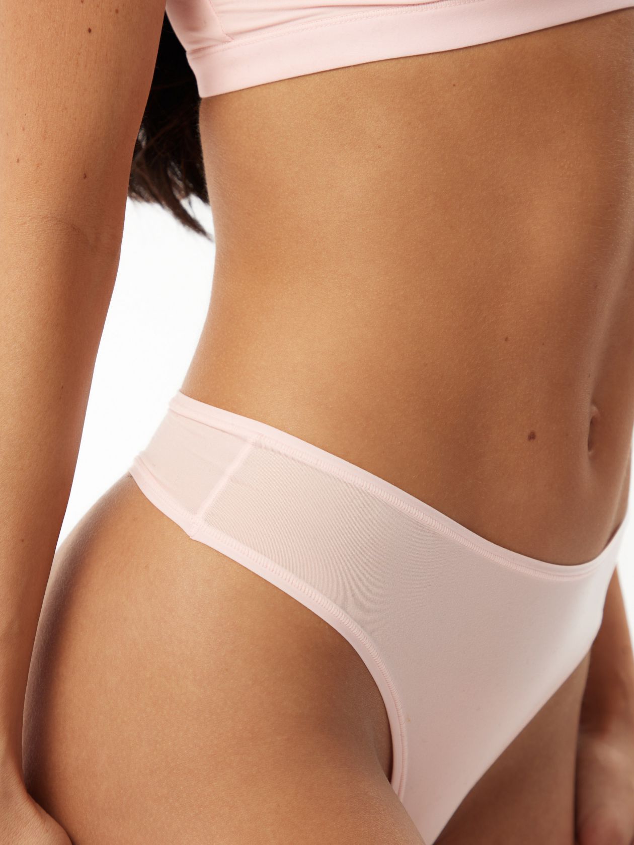 תחתוני חוטיני טוטאל סטרץ׳