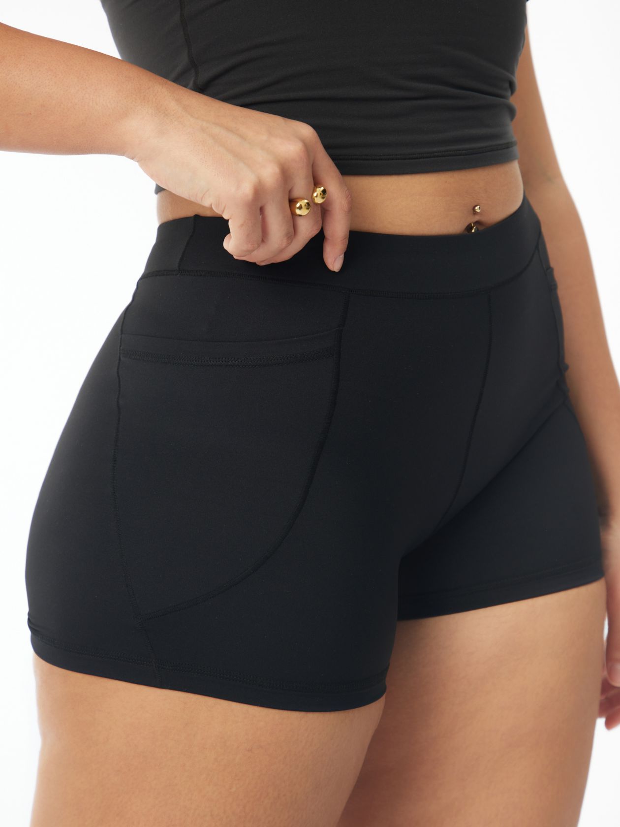 מכנסי טייץ׳ קצרים