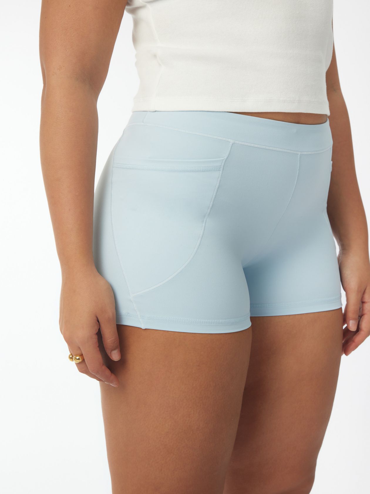 מכנסי טייץ׳ קצרים