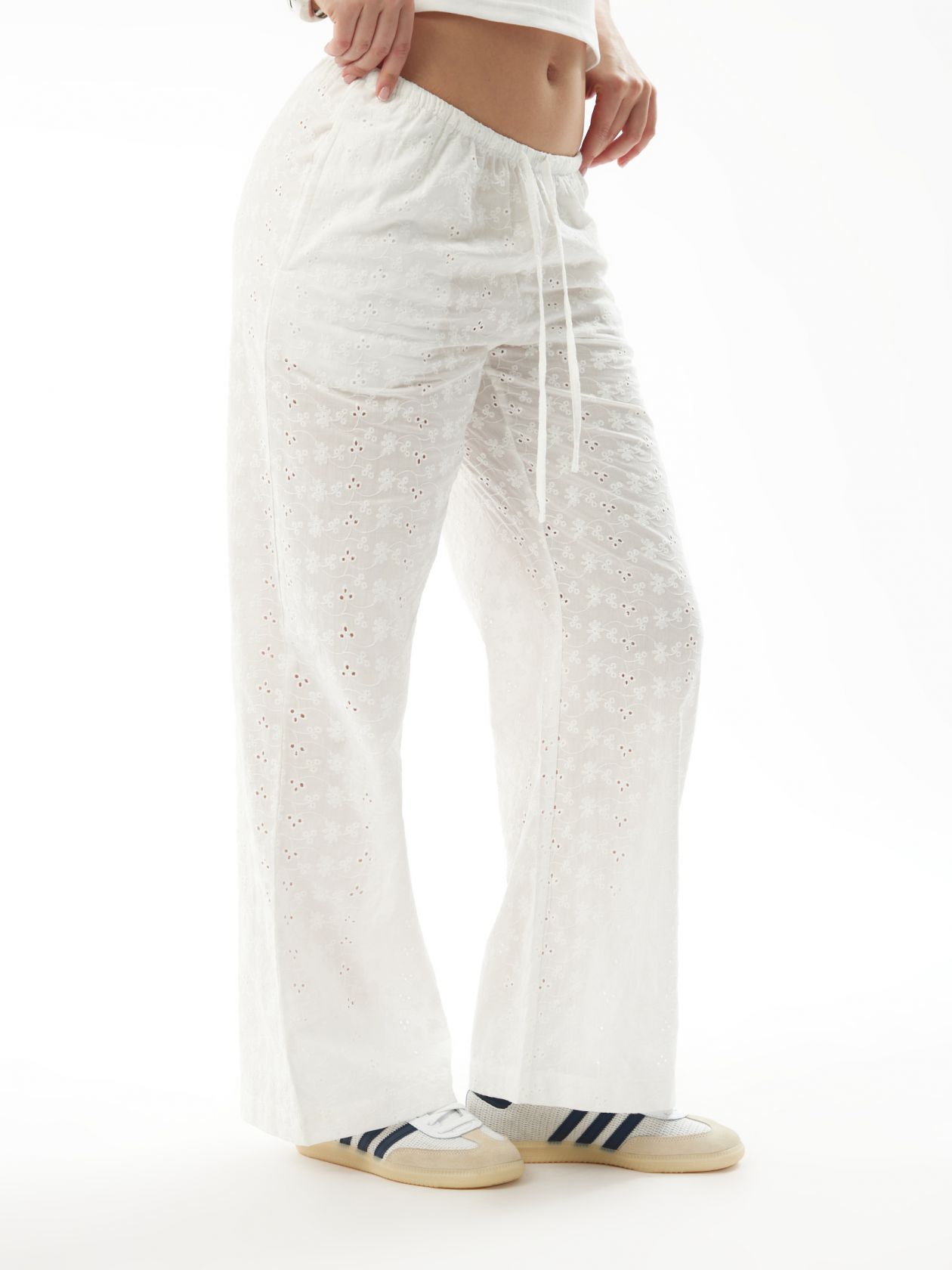 מכנסיים ארוכים תחרה שוויצרית