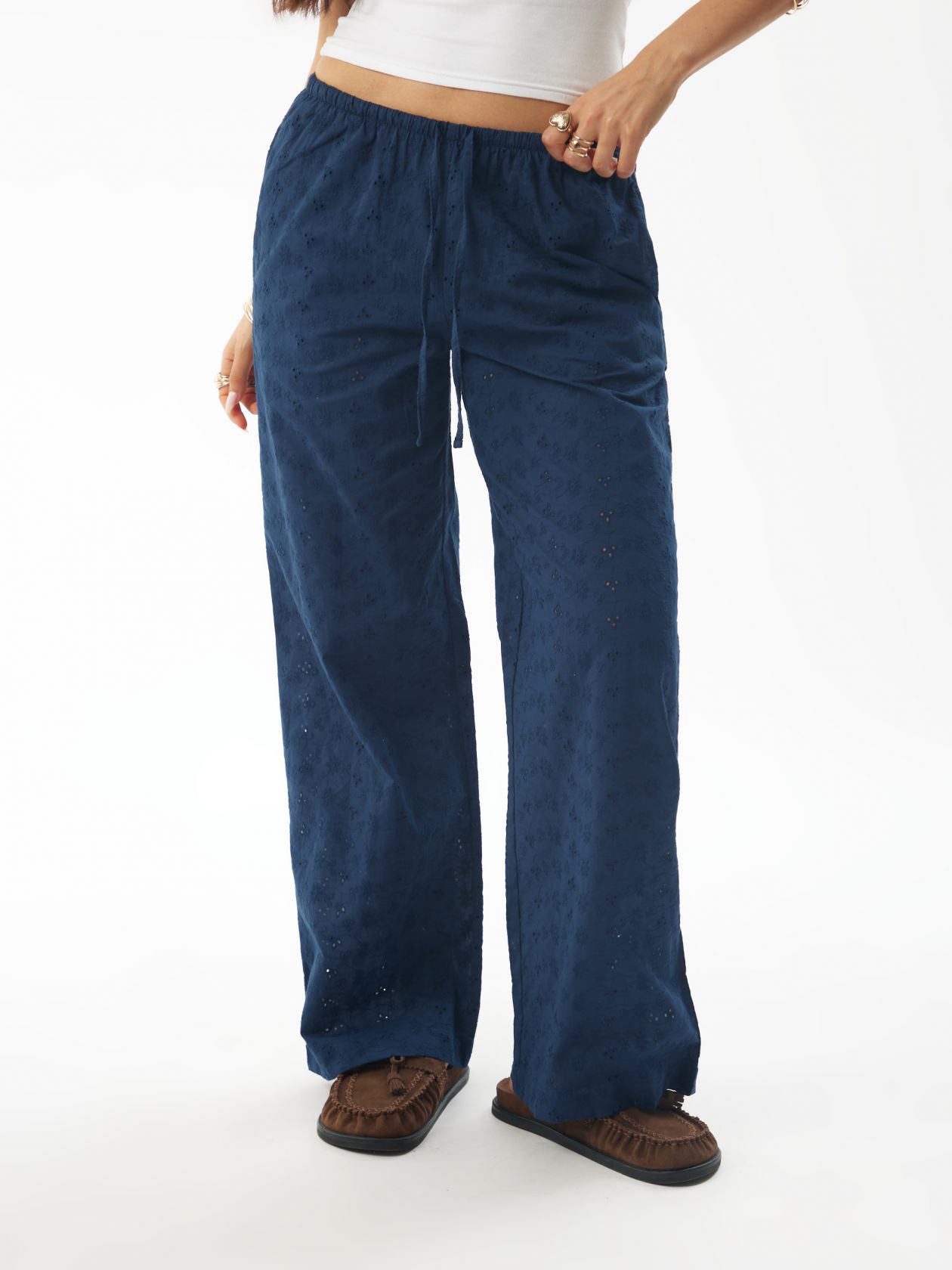 מכנסיים ארוכים תחרה שוויצרית