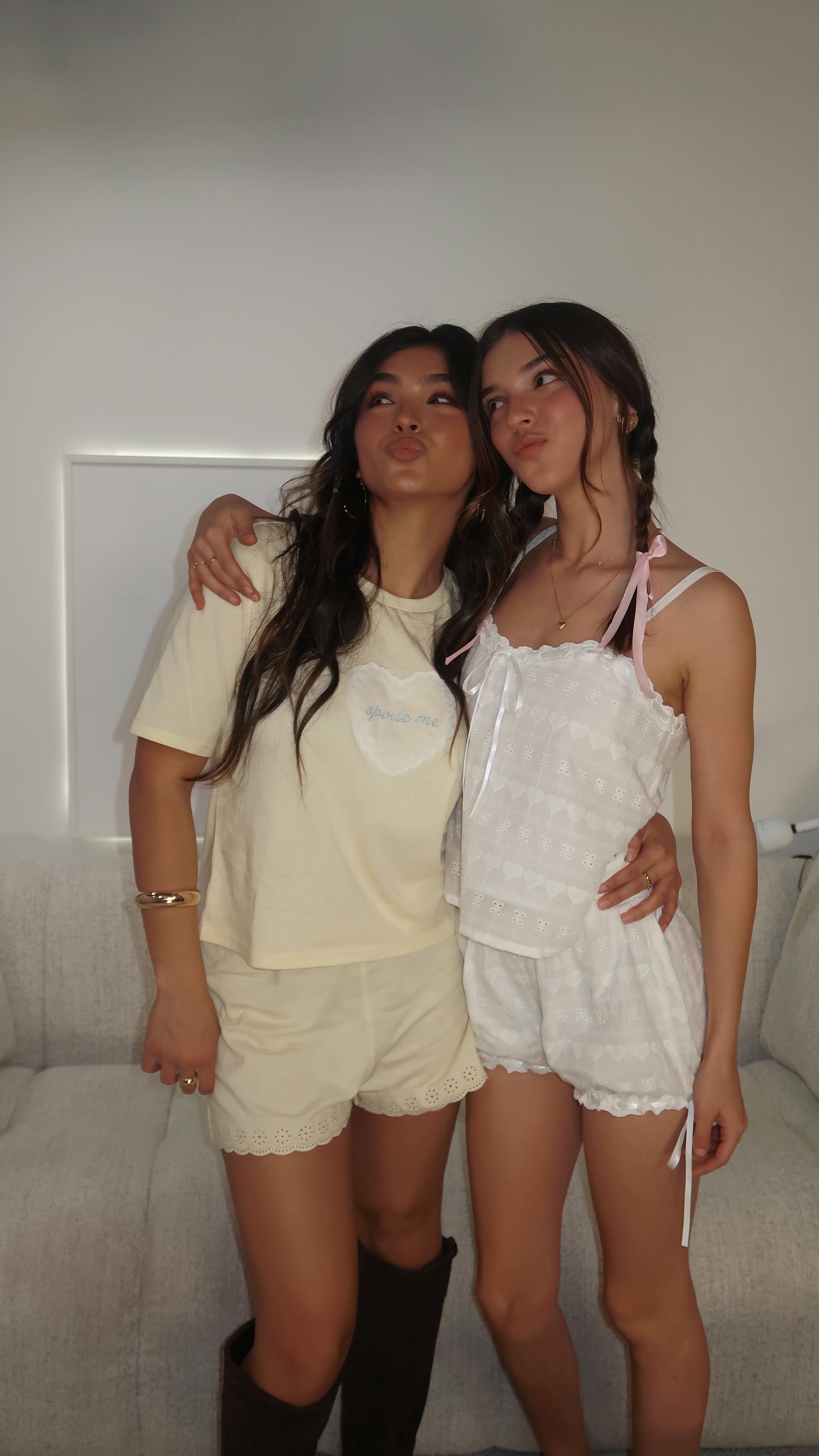 פרק חדש 🥳

הדר לביא מארחת את אלין גולן
לשיחה פתוחה על החיים ברשת -
הפער בין מה שנראה מבחוץ
לבין מה שמרגישים בפנים.

כי מאחורי כל סטורי מוש
יש גם את מה שלא רואים❤️