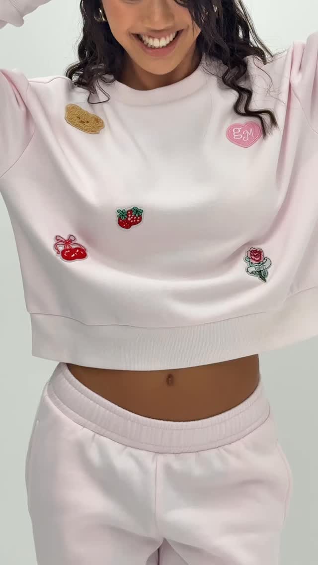 ⁨	חולמים לעצב לעצמכם את הסווצ׳רט? זה פשוט! 😉
מזמינים את מארז הפאצ׳ים שלנו, מגהצים על הסווצ’רט ויש לכם סווצ׳רט בעיצוב אישי! 😍 
לרכישה באתר ובחנויות. לינק בסטורי 💕⁩